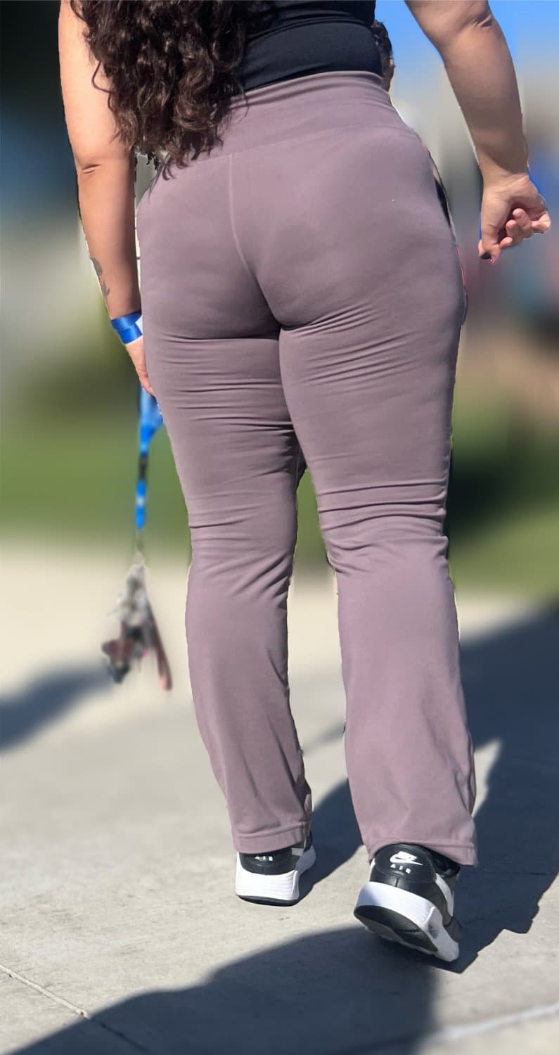 Milf Latina with fat ass wears yoga pants everyday for me