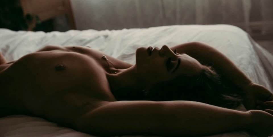 Sexy KIK slut shows off her fit body