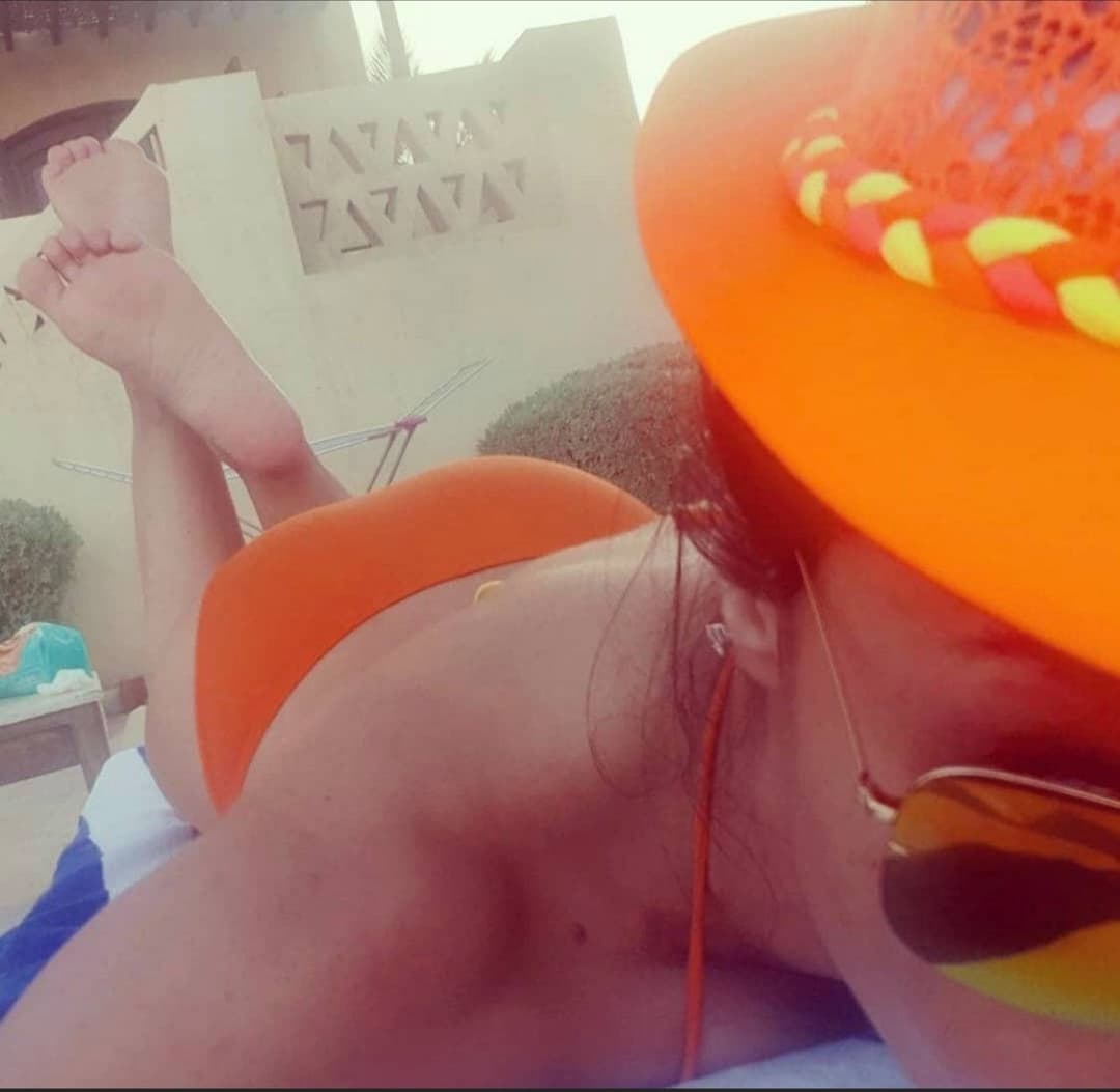 Arab Egyptian whore milf taking pictures of her ass in bikini