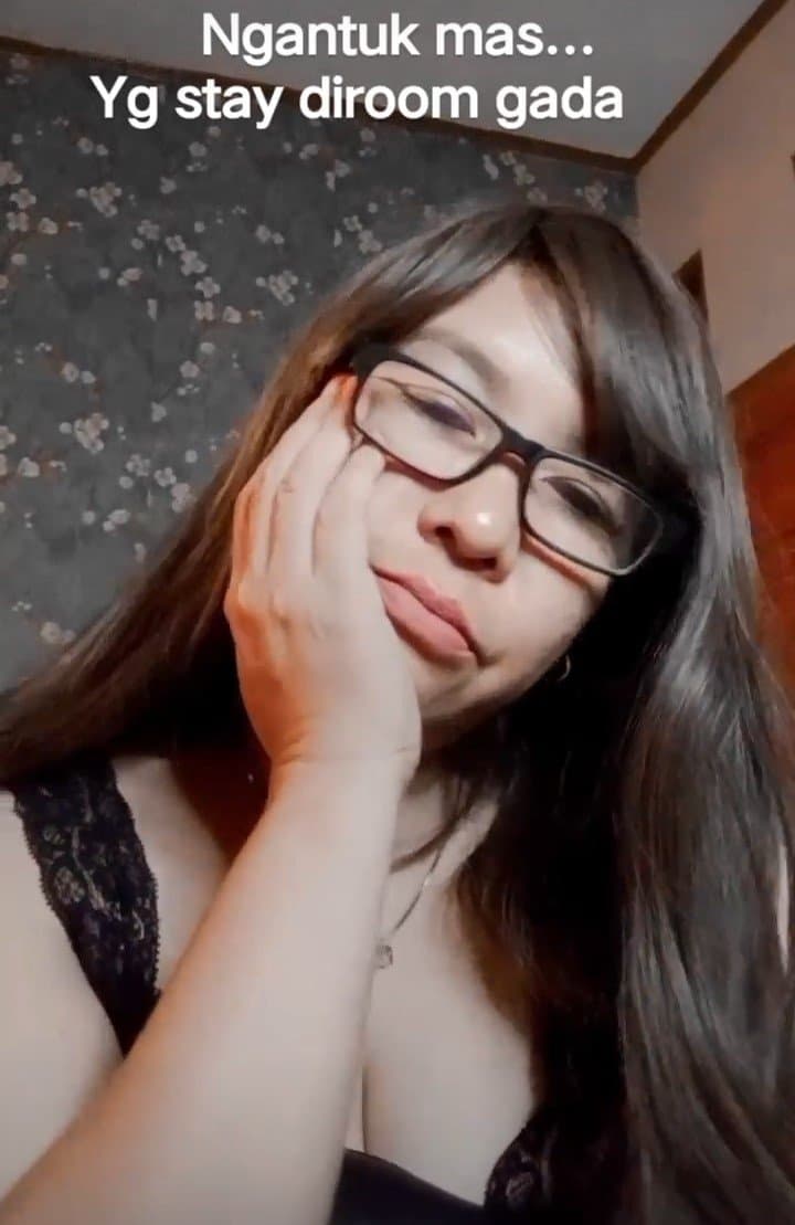 tante cantik milf colmek sambil nemenin crot di mango live enak hijab cantik tante selsa solen selen