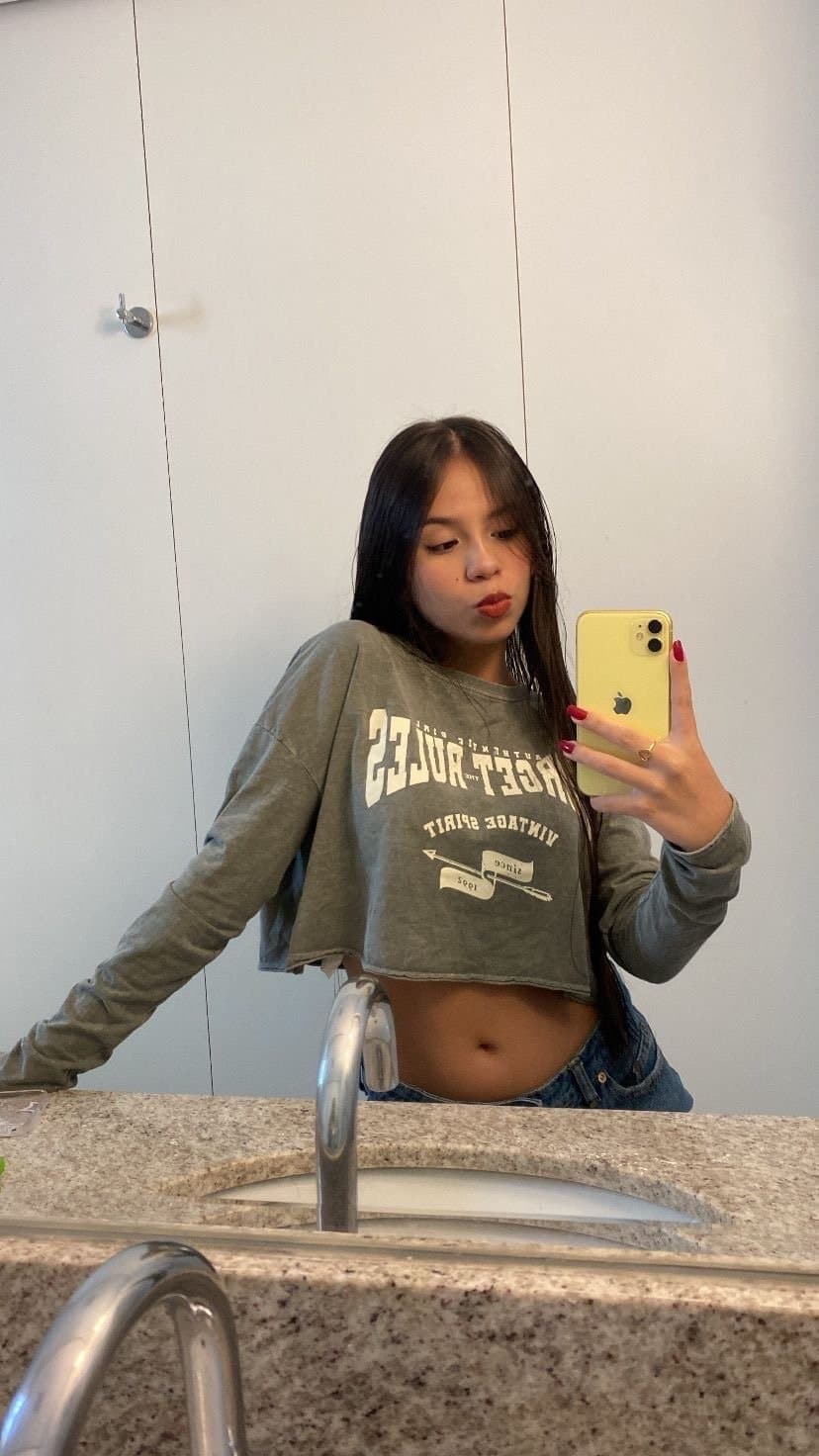 Morra hermosa culona blanquita cojiendo Rico de perrito y mandándo verga con su novio