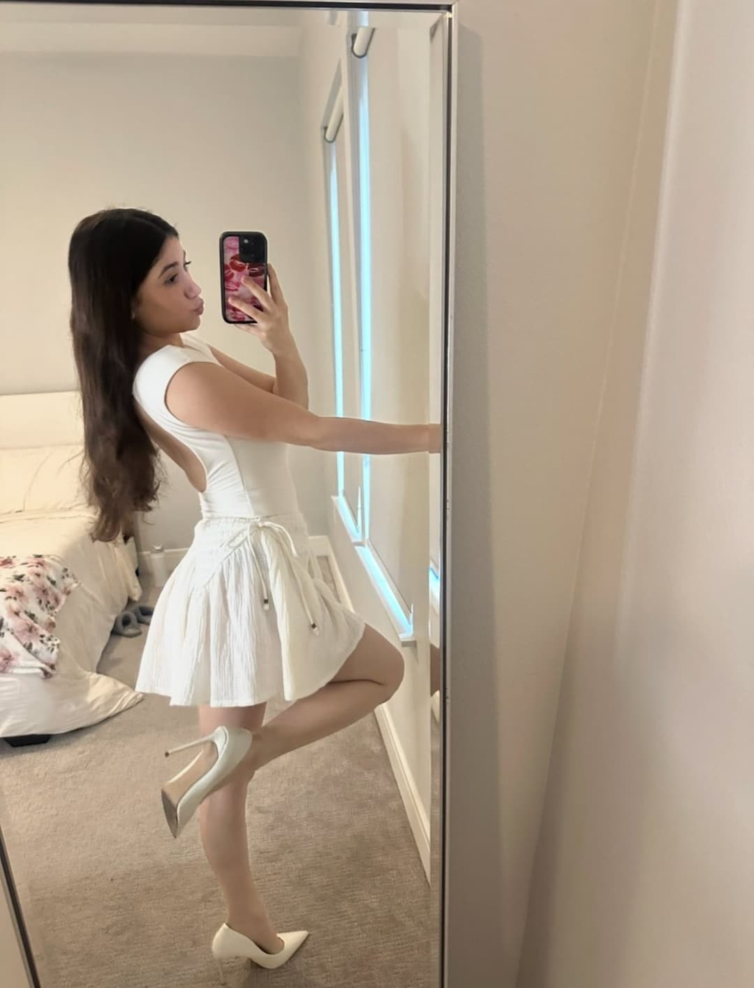 Click to view full size Fellas, does feet depending on the way it looks, make a lady less or more attractive to you?