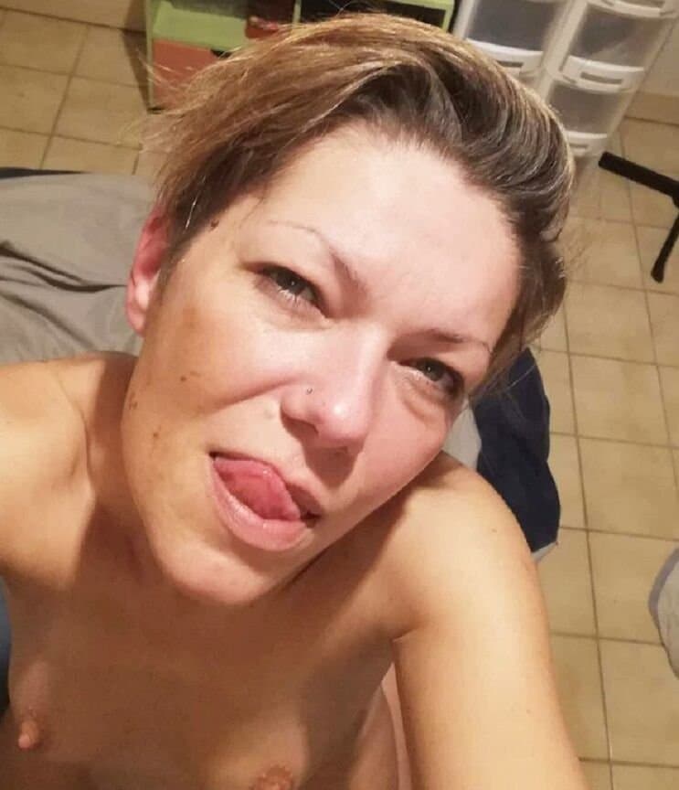 Vanessa, la pute du Mans adore se faire prendre le cul