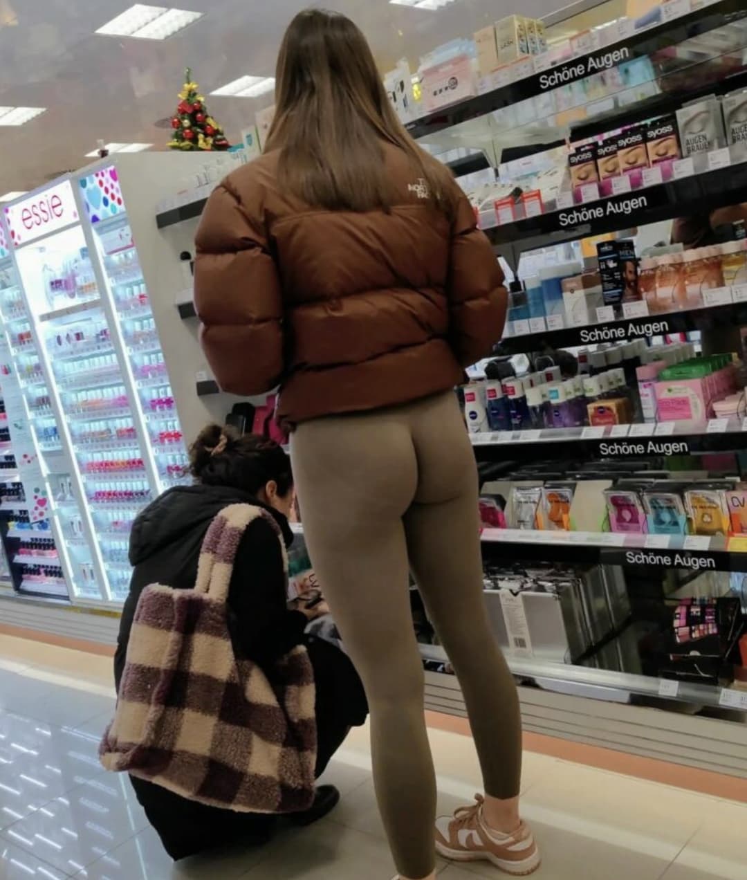 German girl deep booty scrunch leggings [not oc]