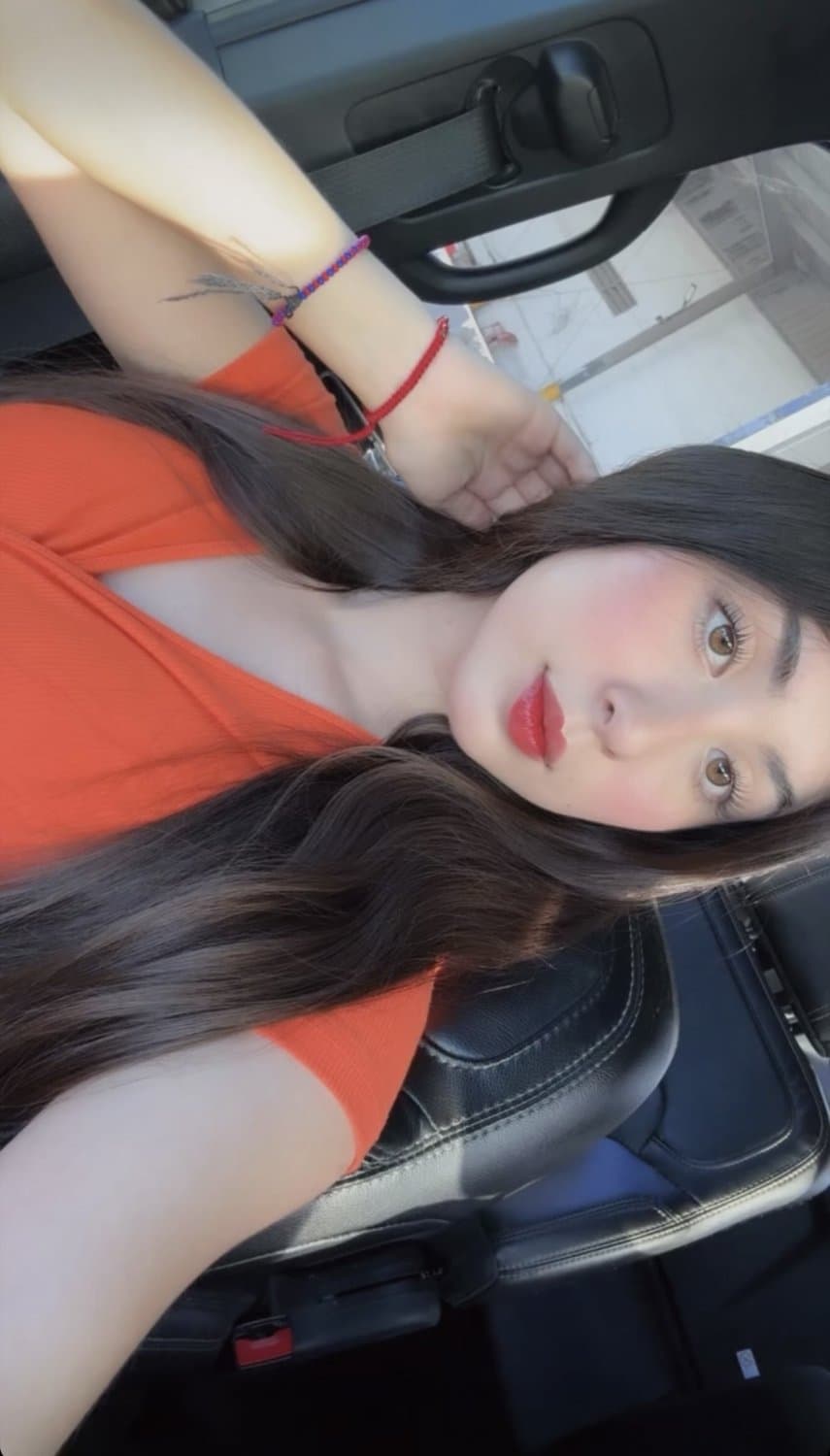 Blanca culona y su hermana - menorcita