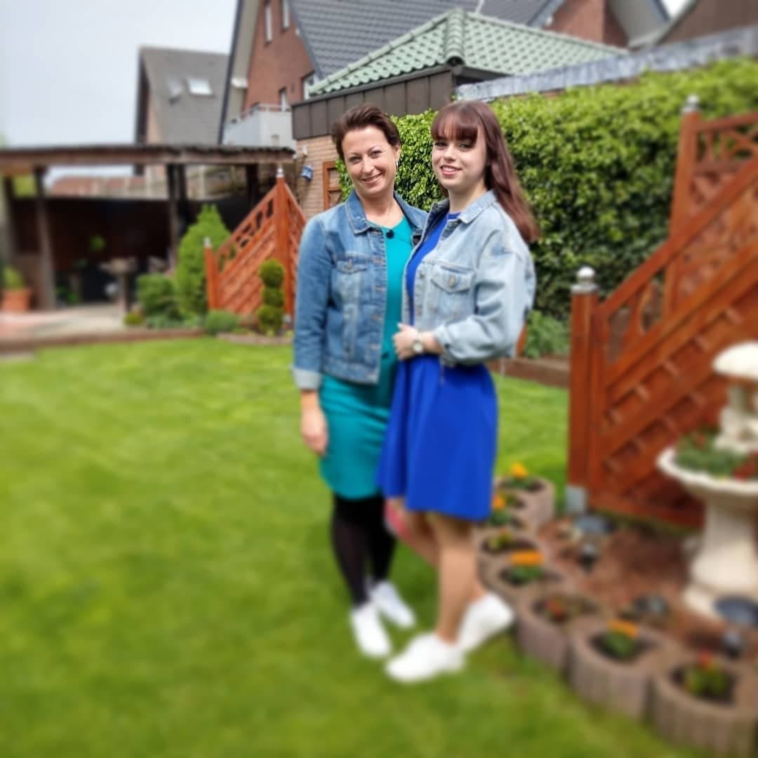 Would you fuck this German Mom and Daughter Duo? | Würdet ihr dieses Mutter Tochter Duo ficken?