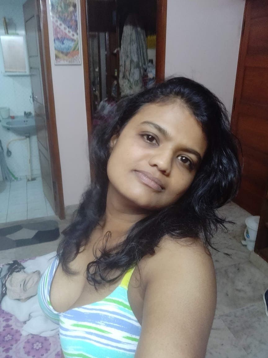 Famous Indian Webslut Likes to Show Off
