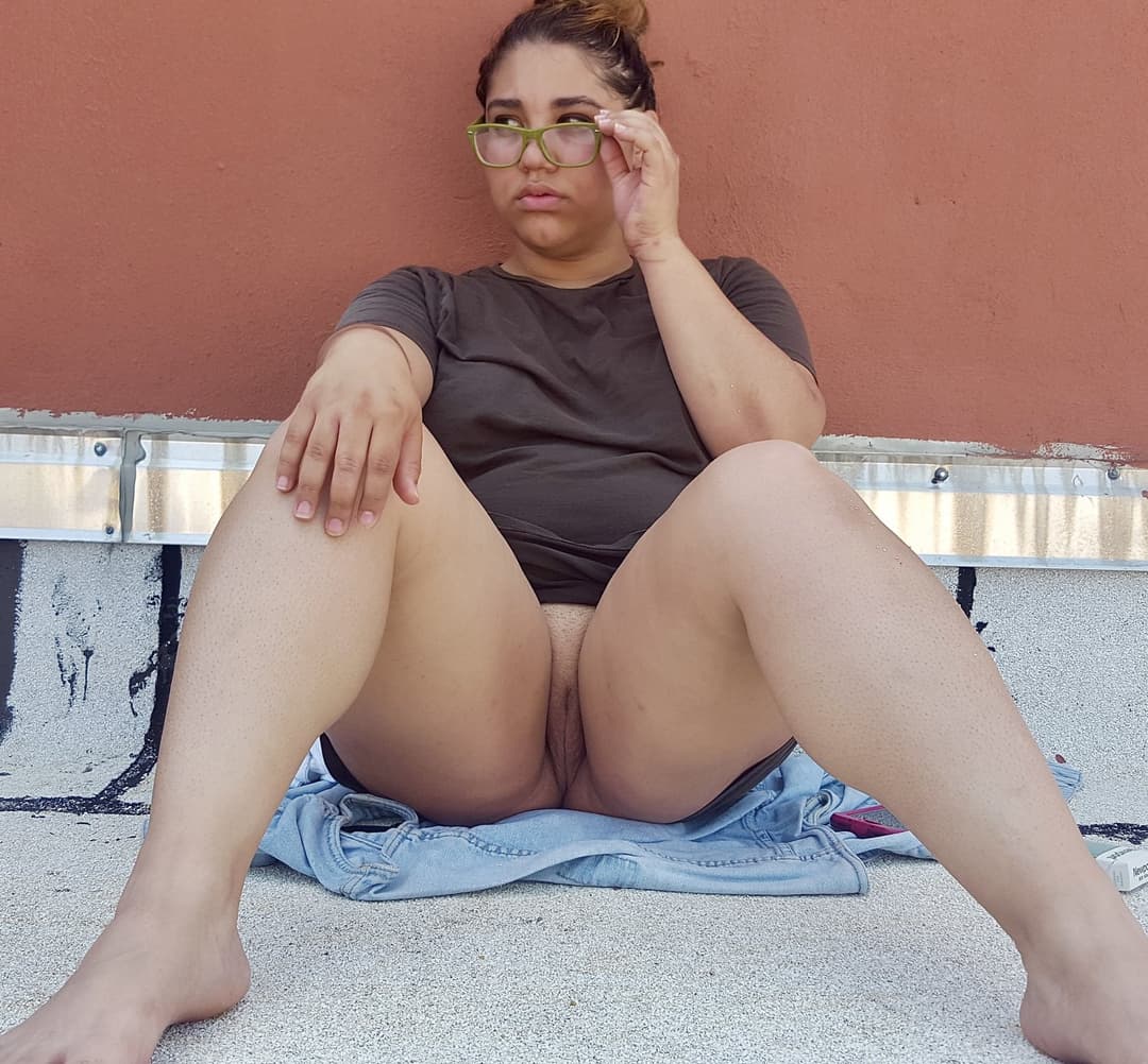 chubby Latina nudist flashes her pussy & anus in public! ?? (leikodraco)
