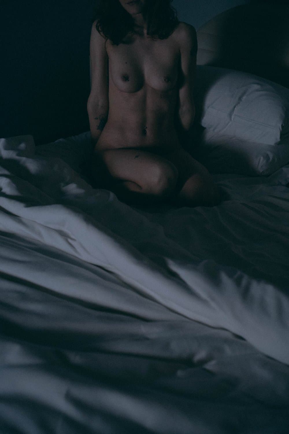 Whore Gets Fucked By Photographer in Hotel