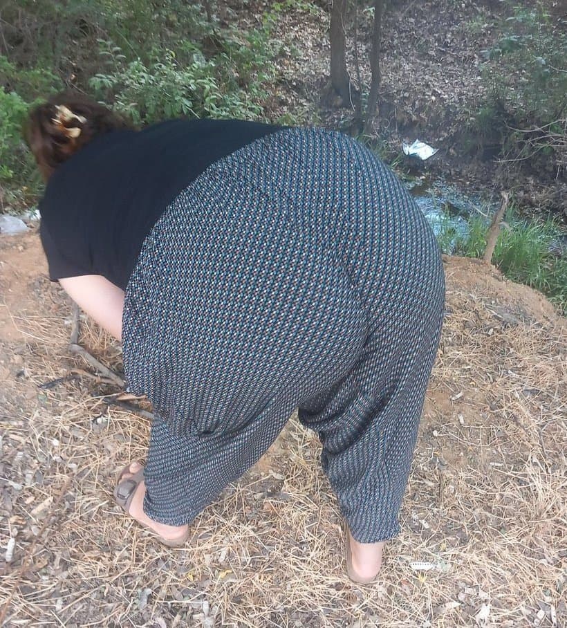 Arab milf hijab show her ass ??