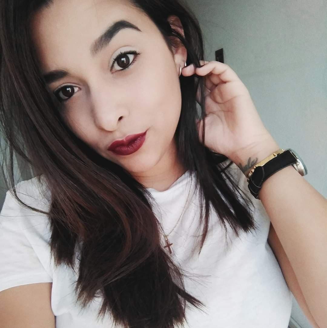 La perra de Marises merece una cogida de garganta hasta venirse dentro por puta???