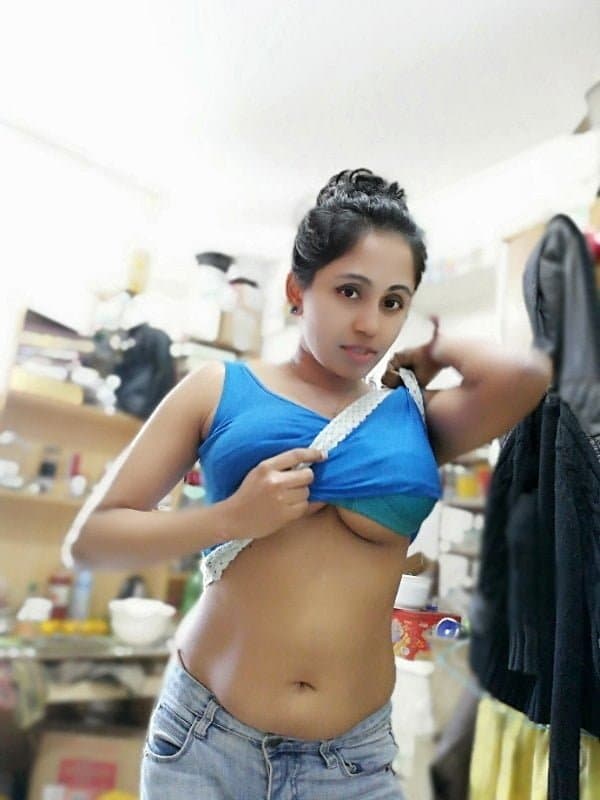 Click to view full size Sri Lankan Teacher Having Affairs with Students and Having Fun via Video Calls (English Audio)