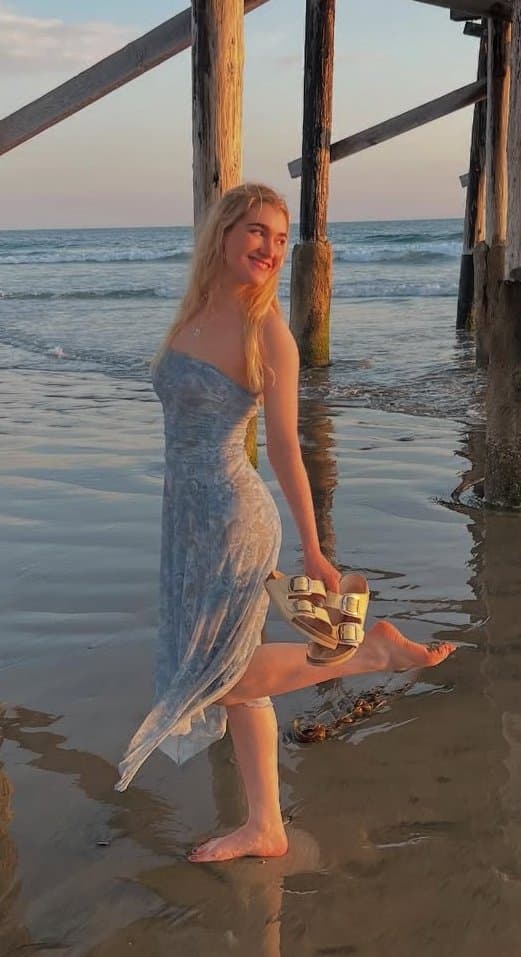 Blonde cutie in bikini needs a hard rough fuck ? dm me for more