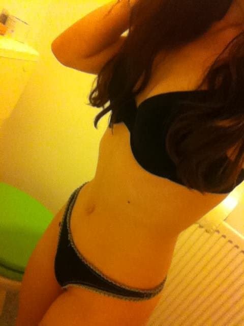 Click to view full size Sexy slut C.L. second cumming....