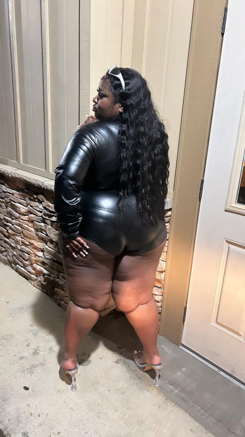 THICK HUGE CHOCOLATE SEXY CHUNKY EBONY SSBBW BBW BIG OLE JUICY ASS GOONER MATERIAL
