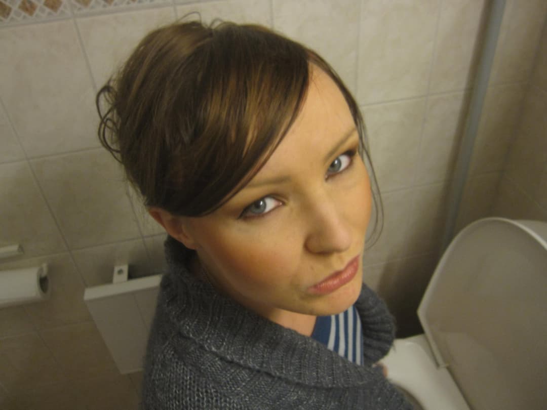 18 years old high school teen whore sucking a fat cock and shaving her tight pussy