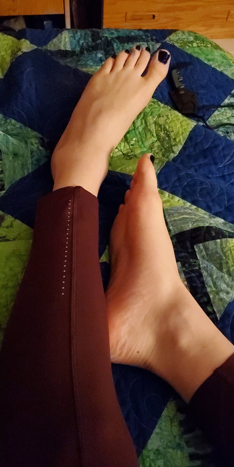 Sissy Austin Grimes Shows Off Feminized Feet!