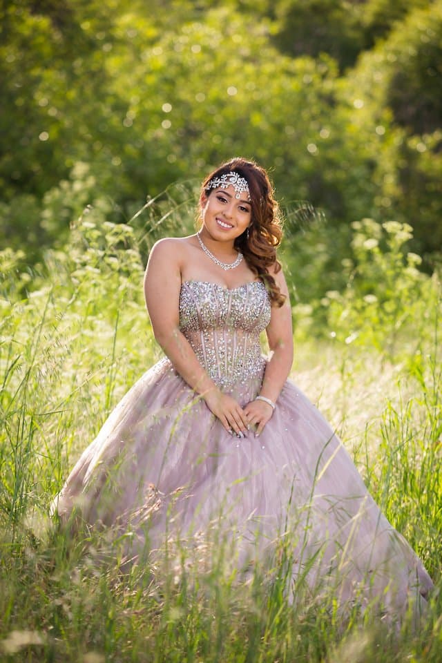 Arianna shown fully naked