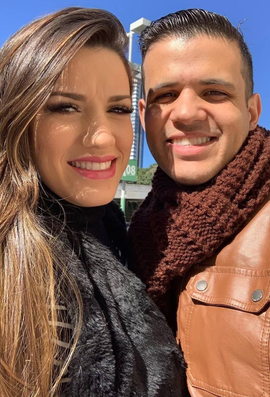 arrumou um gringo rico pra meter nela