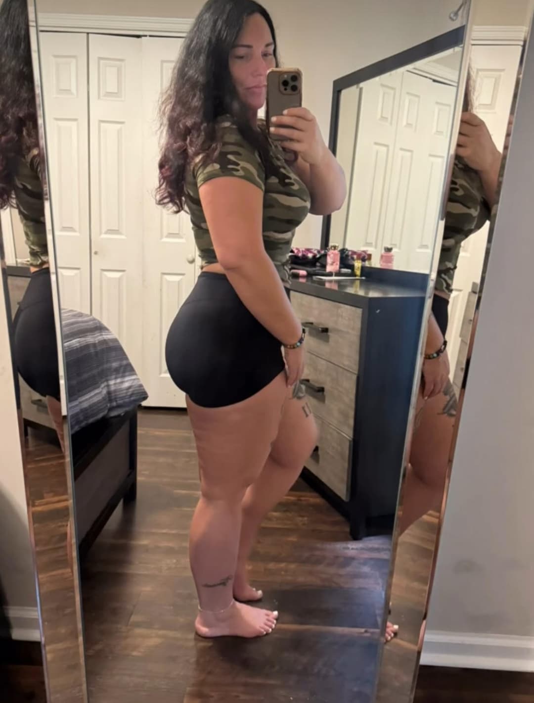 Click to view full size Hot mom / nudes coming soon