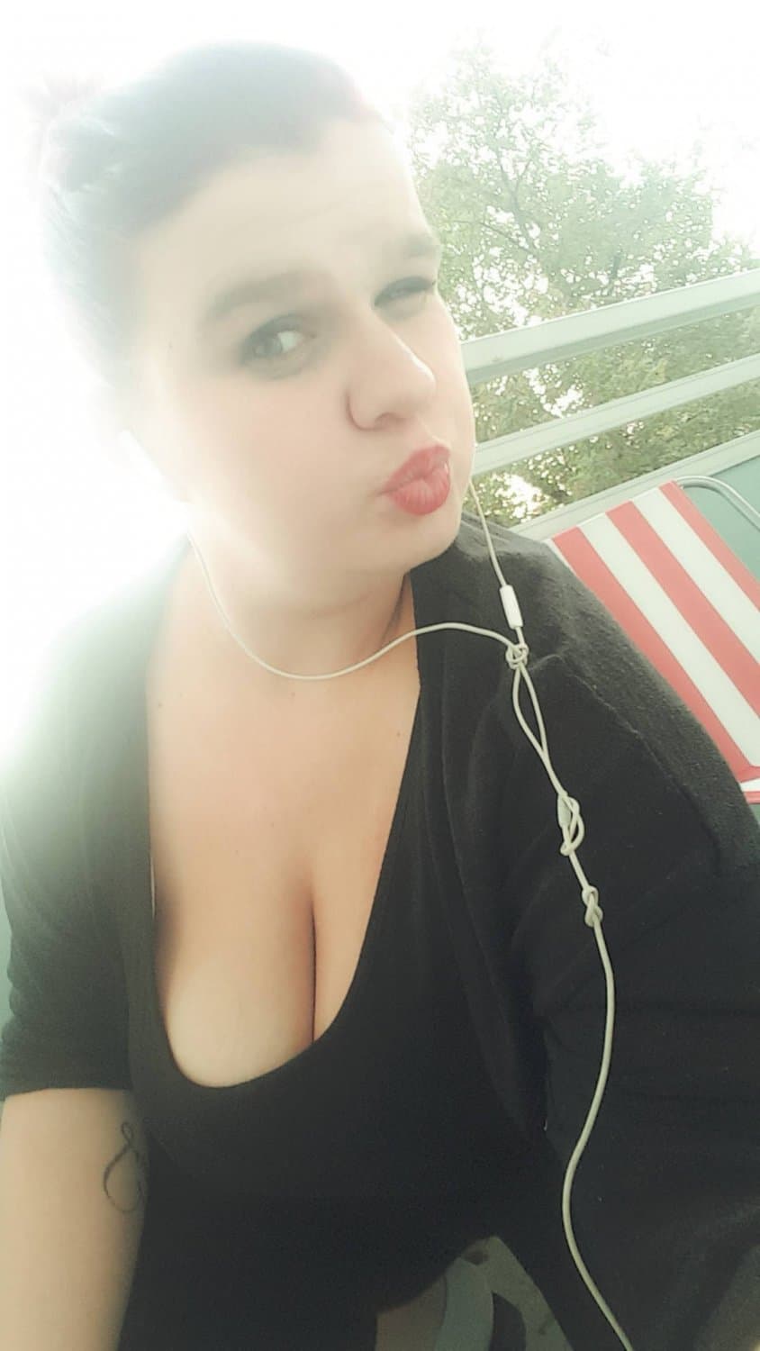 Hot Day Big Cleavage