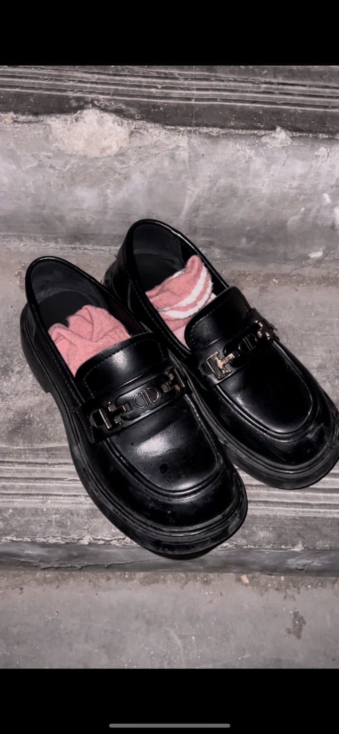 Click to view full size Chinese feet / socks / shoes.