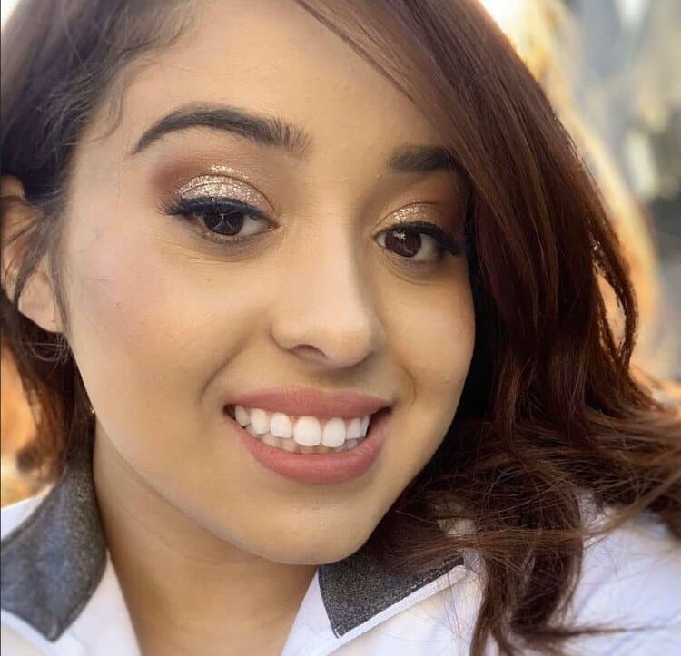 Arianna shown fully naked