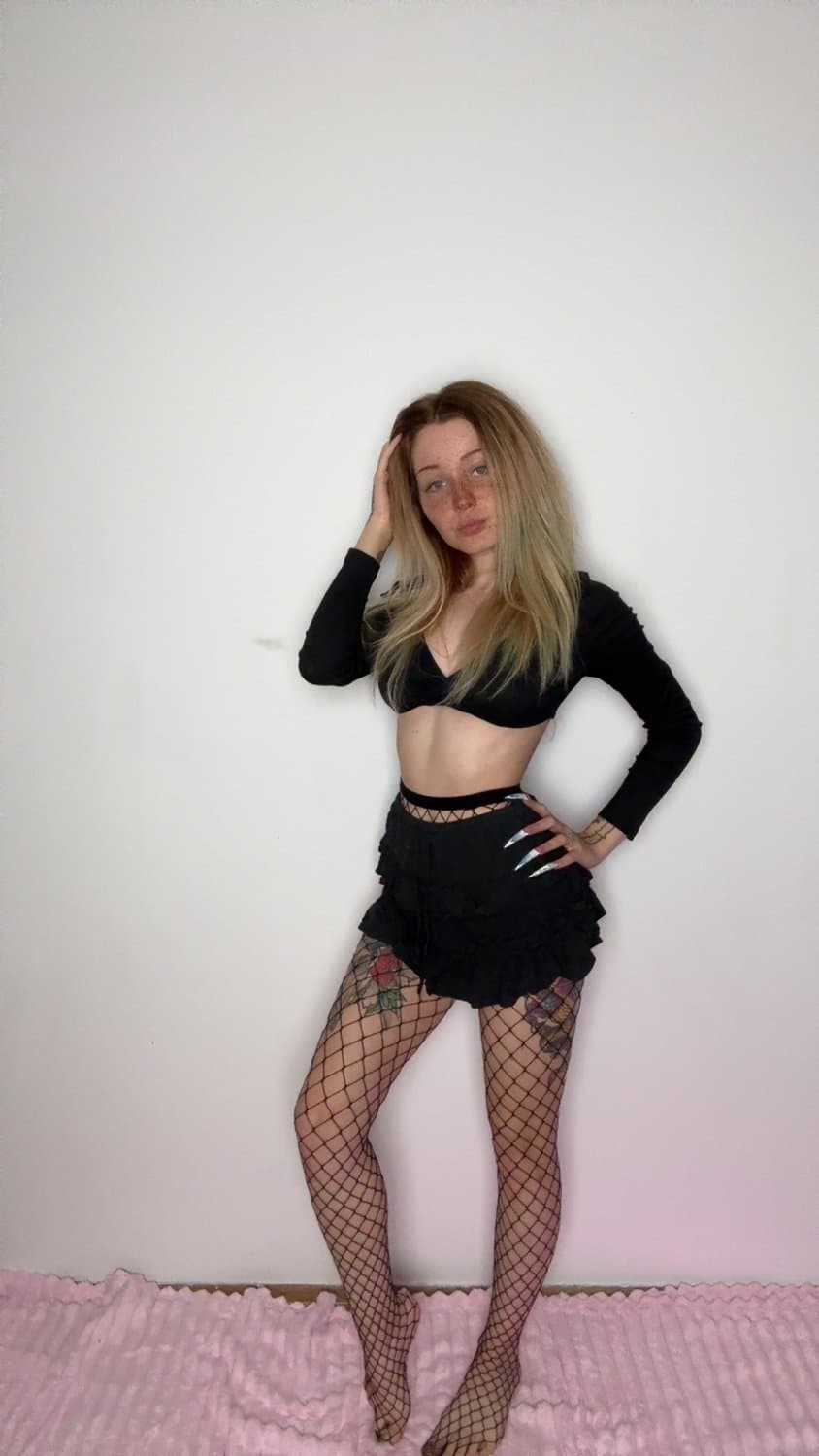 Click to view full size Making sure I end up in your wet dreams tonight
