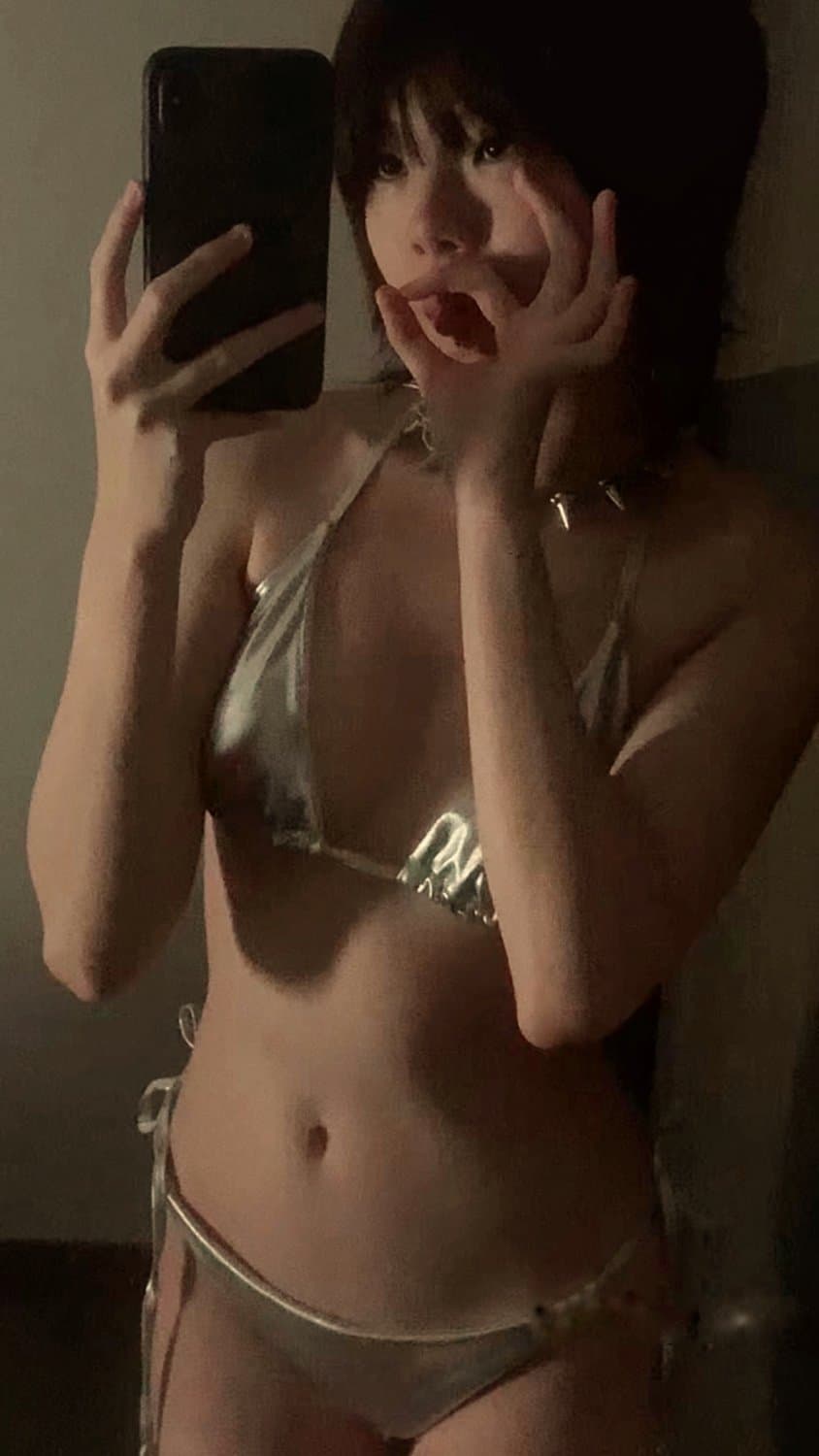 mid flat chested xmm makes up for it