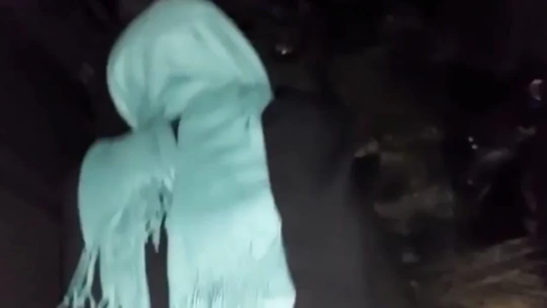 hijab milf gets fucked outside at night