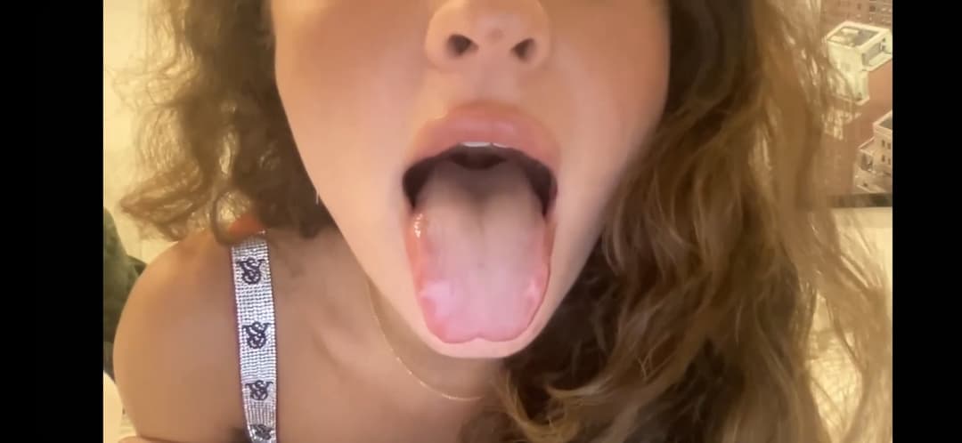 World class slut ready to get her throat abused