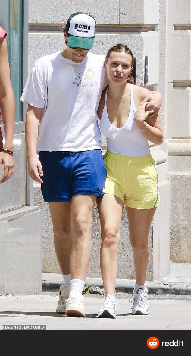 A vagabunda precisa ser segurada e engravidada na frente do marido