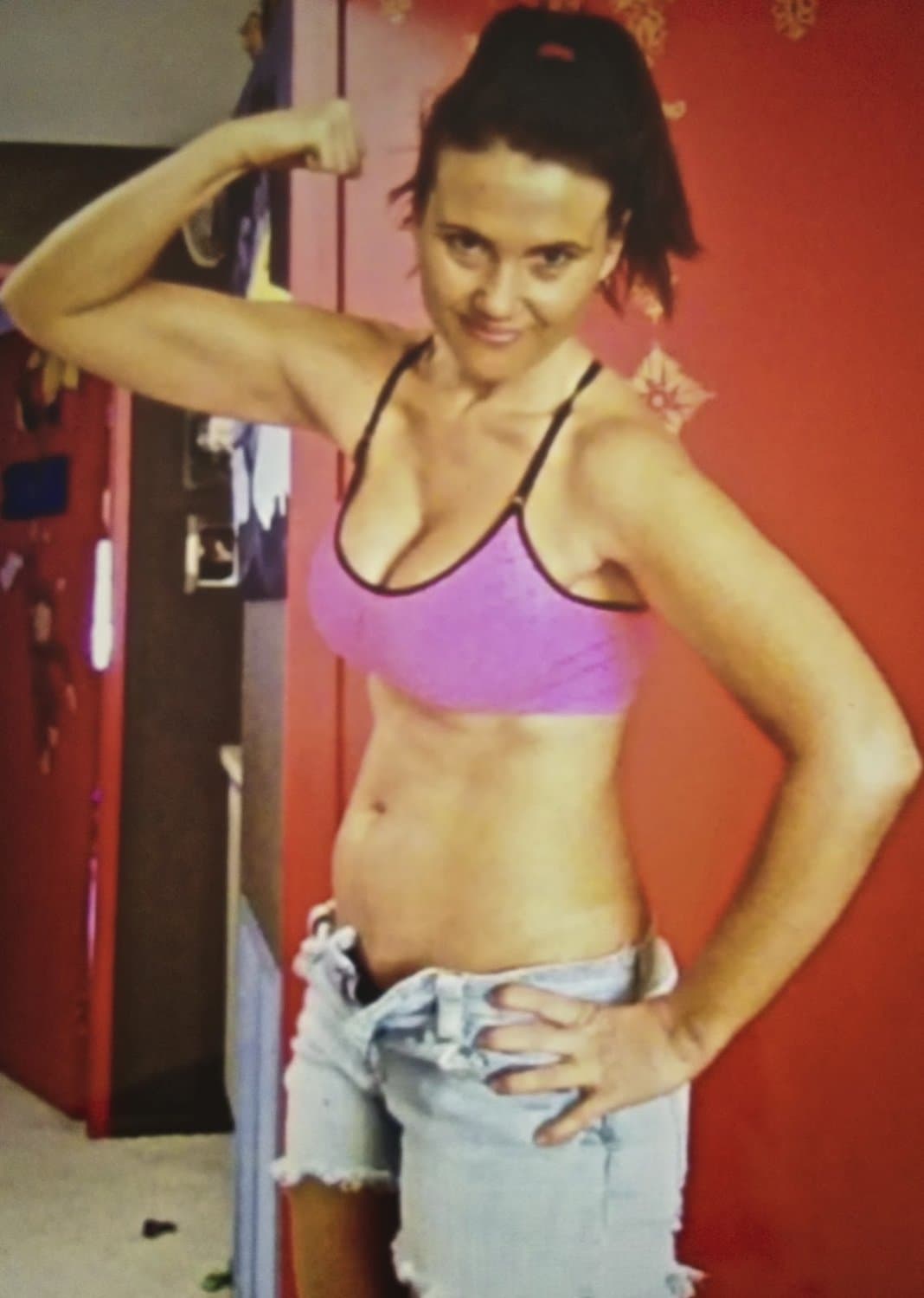 Thick amateur milf goddess twerking, bikini, gym