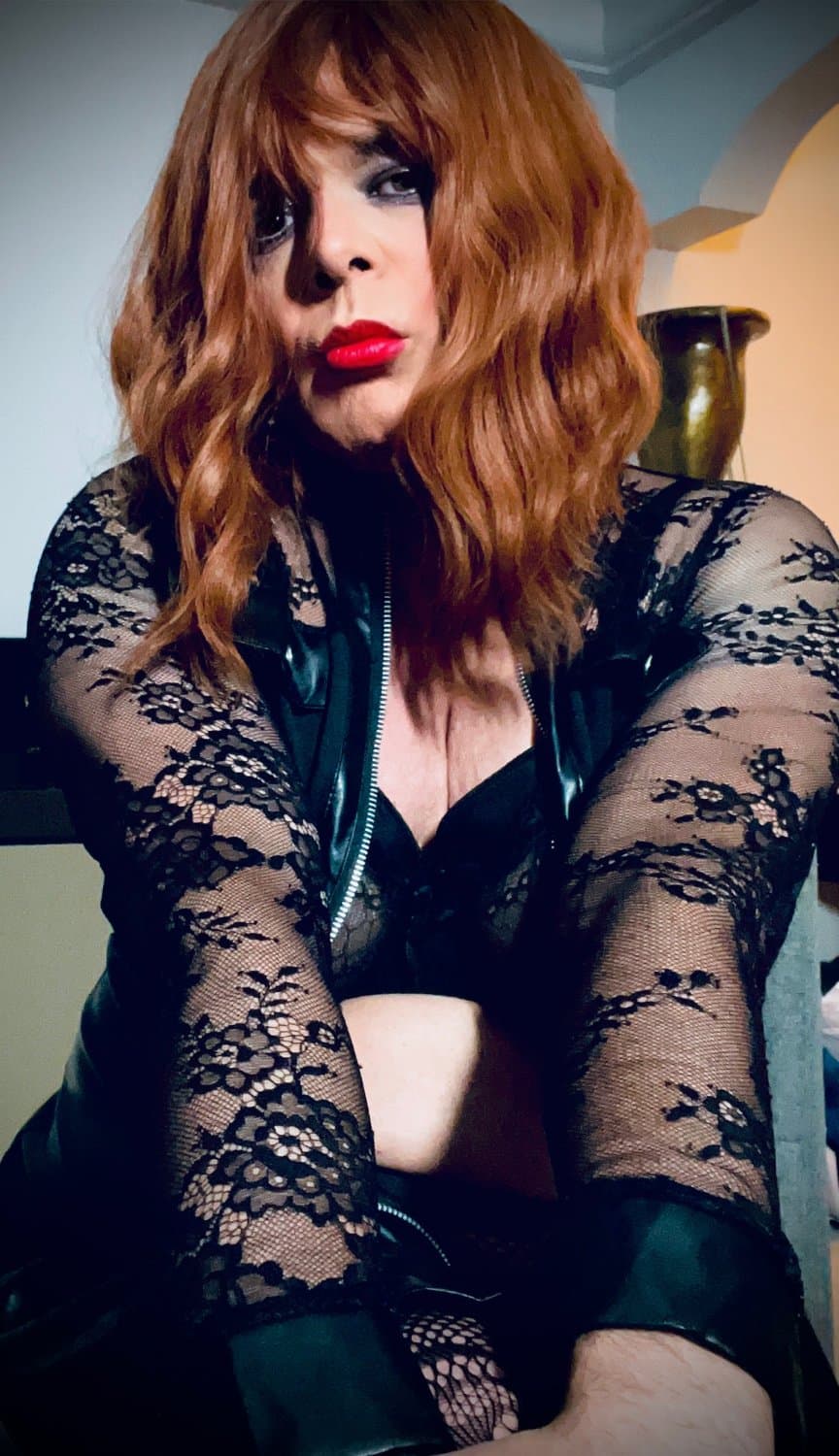 Click to view full size Les débuts de Lola Travesti