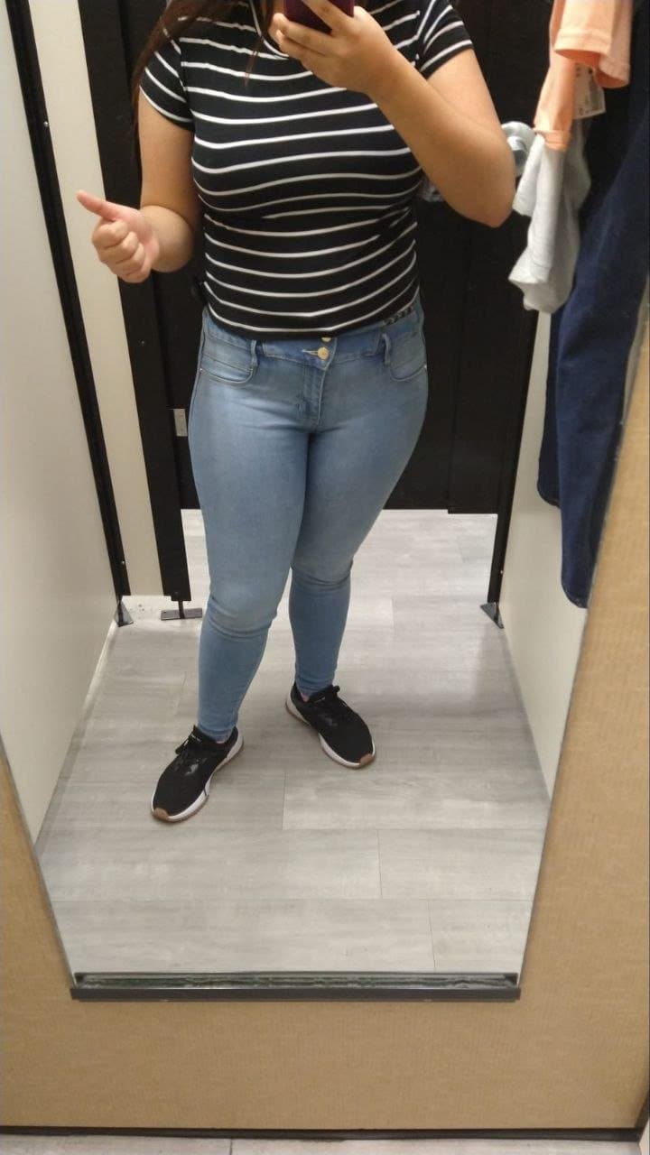 muy inocente a la vista de todos, pero la puta se deja cojer por todos los que sea