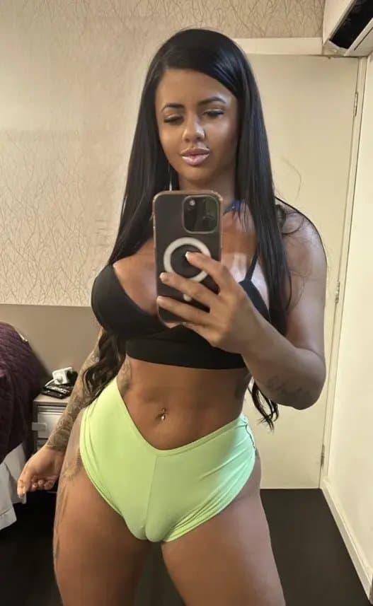 Pampam tomando banho e lavando a Bucetona Grande