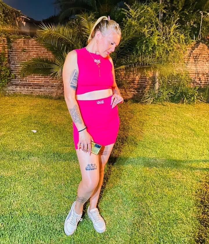 Hermosa puta argentina se deja coger en cuatro