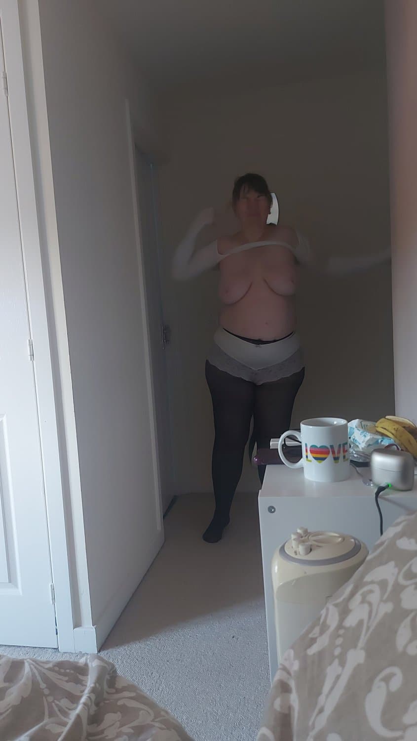 Wife Alison 60yo From UK ??