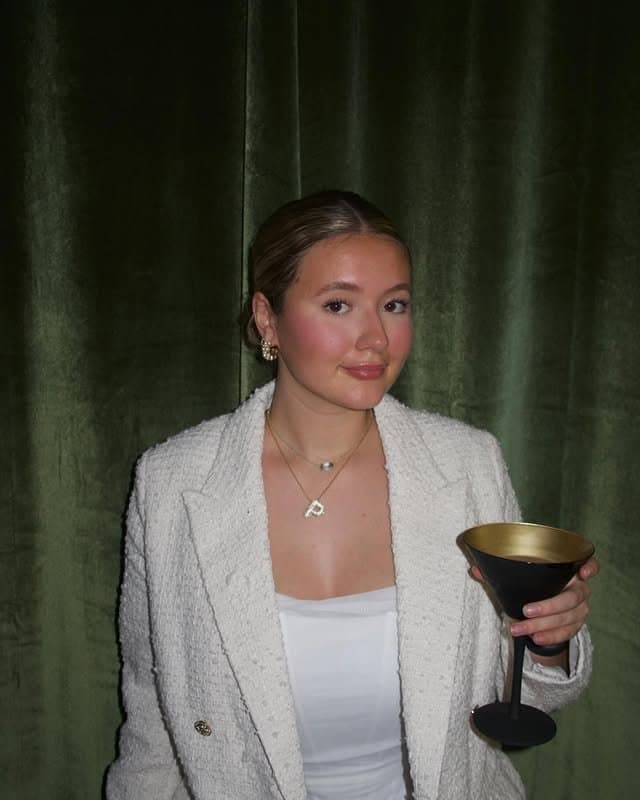 Sexy busty snowbunny teen Peyton