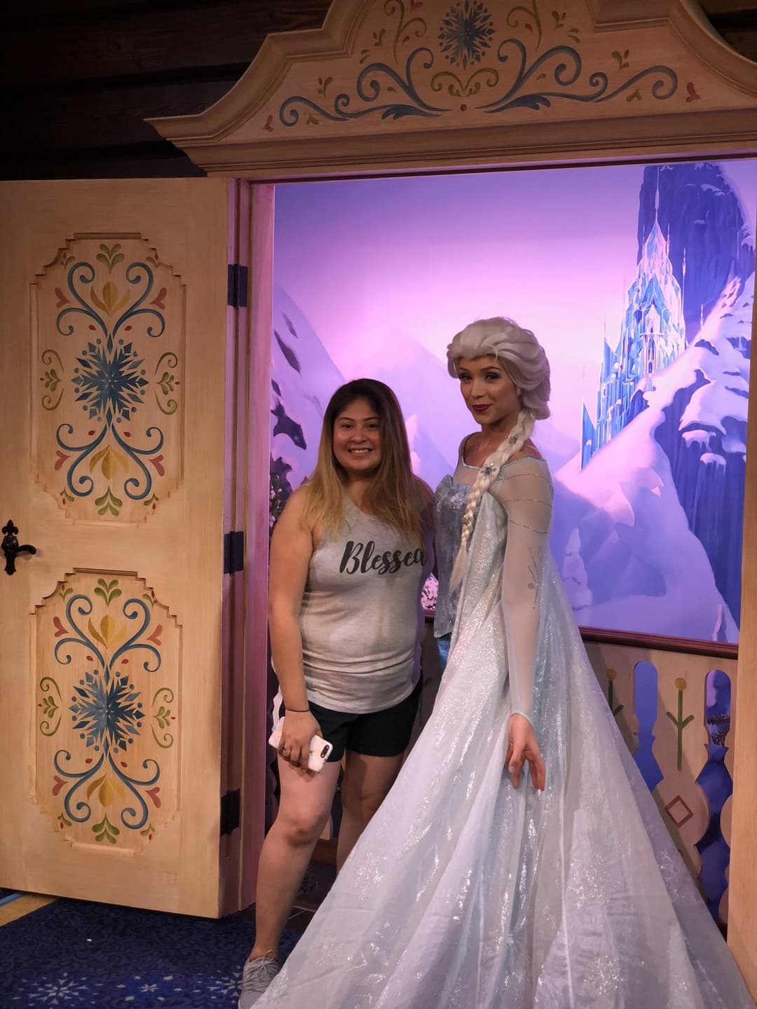 Cheating wife gives her boss head at work so hubby won’t find out