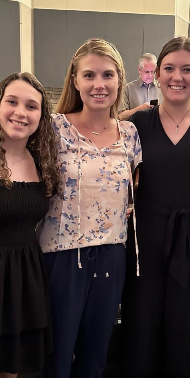 Mom, 35, at airport hotel for work meeting & hubby takes her to bar  after & takes pics of her f’kd.