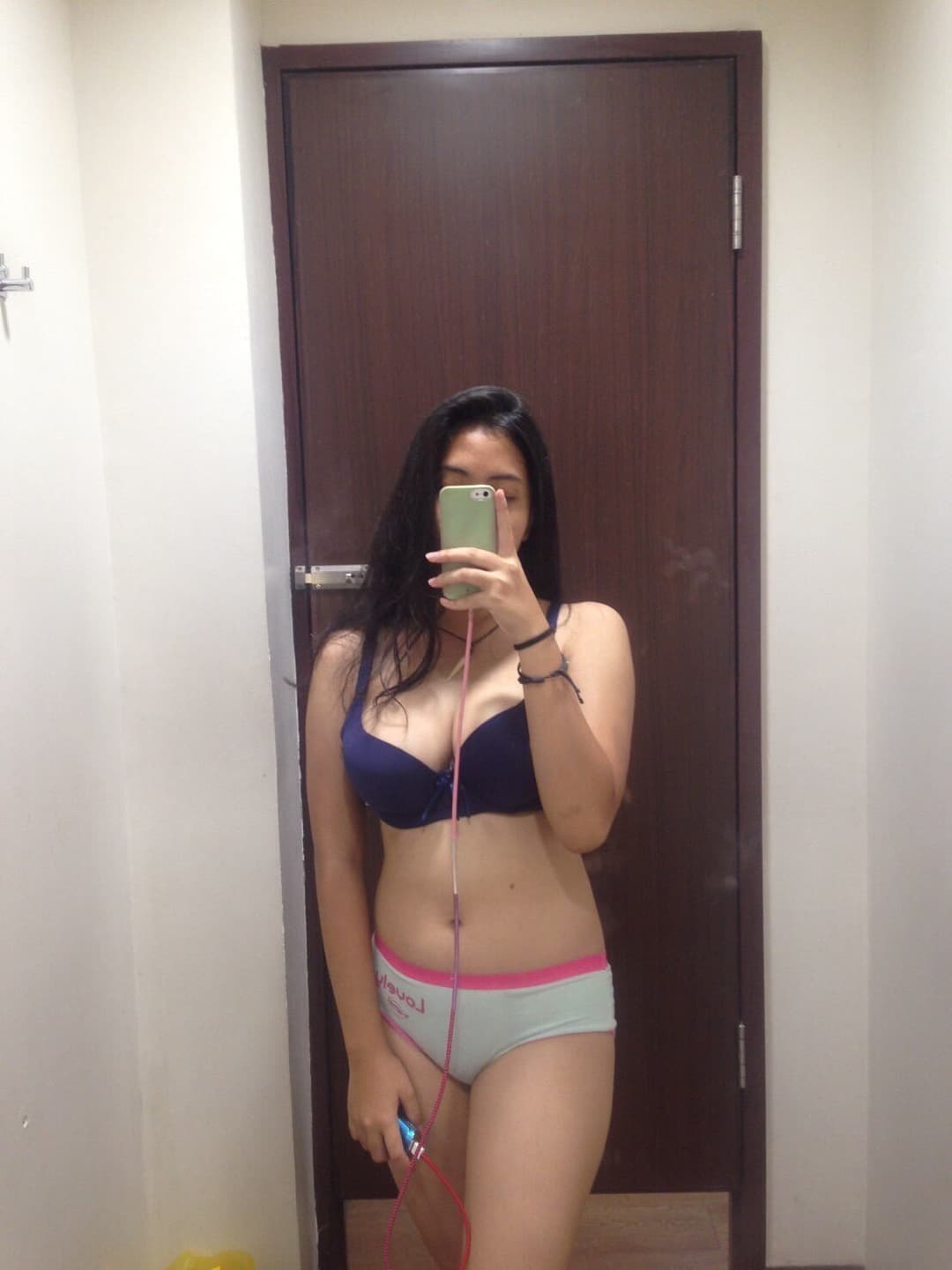 sarah cantik cewek sekolah sma gangbanged toket gede