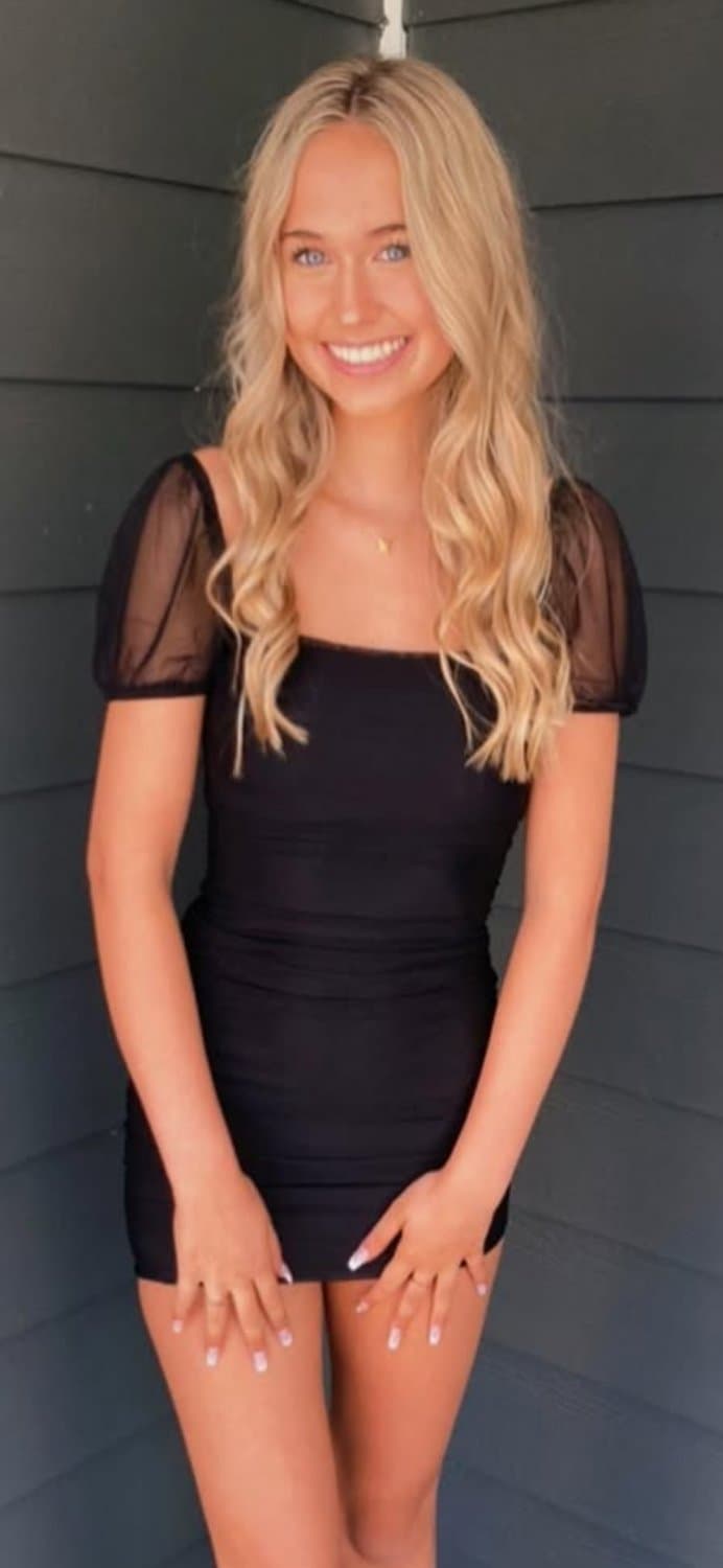 Hot 20yr collage girl tessa with sexy smile and rockin body