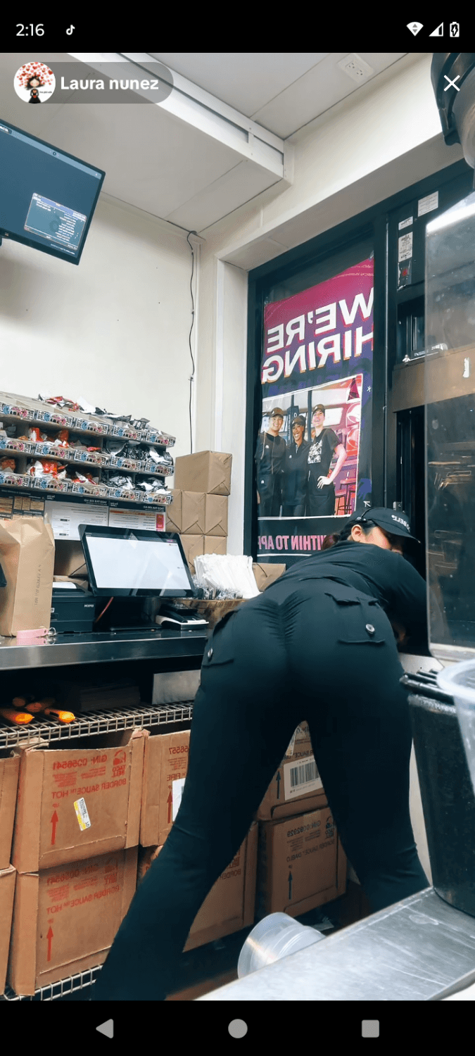 Big booty Latina shaking juicy ass