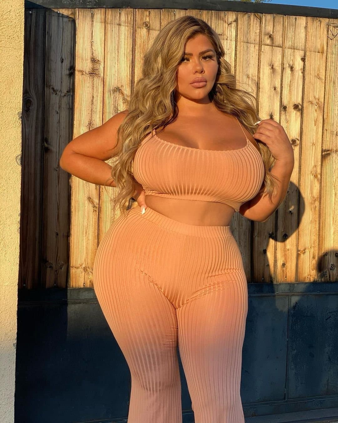 Michele Mendez Gordinha Loira Muito Gostosa