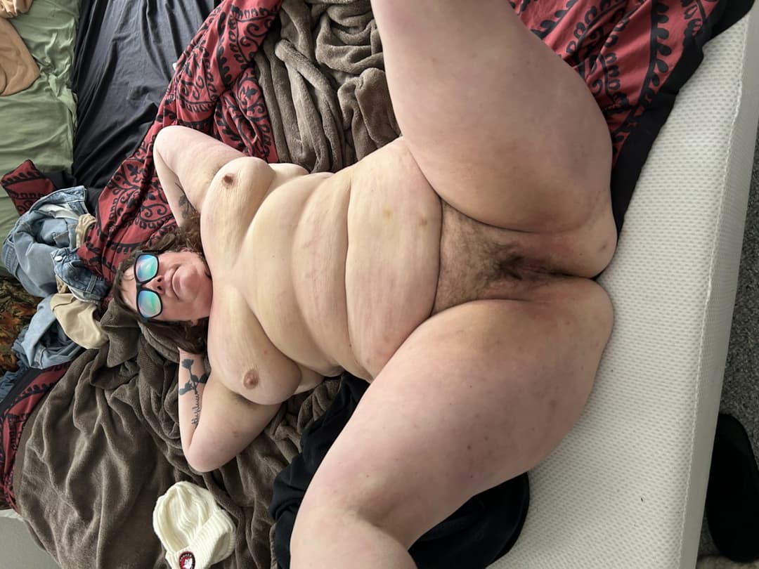 Kyla Shows Off Her Shaved Twat