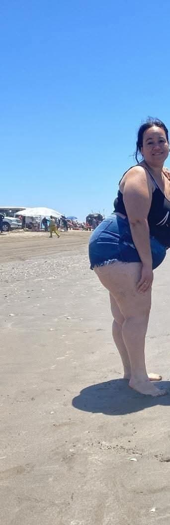 PEAR SHAPE THICK CURVY LATINA SSBBW BIG BOOTY ASS