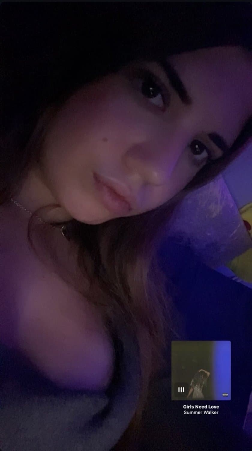 Would you rather fuck my teen cousin in her ass, pussy or throat?( dm me, I have no limits)