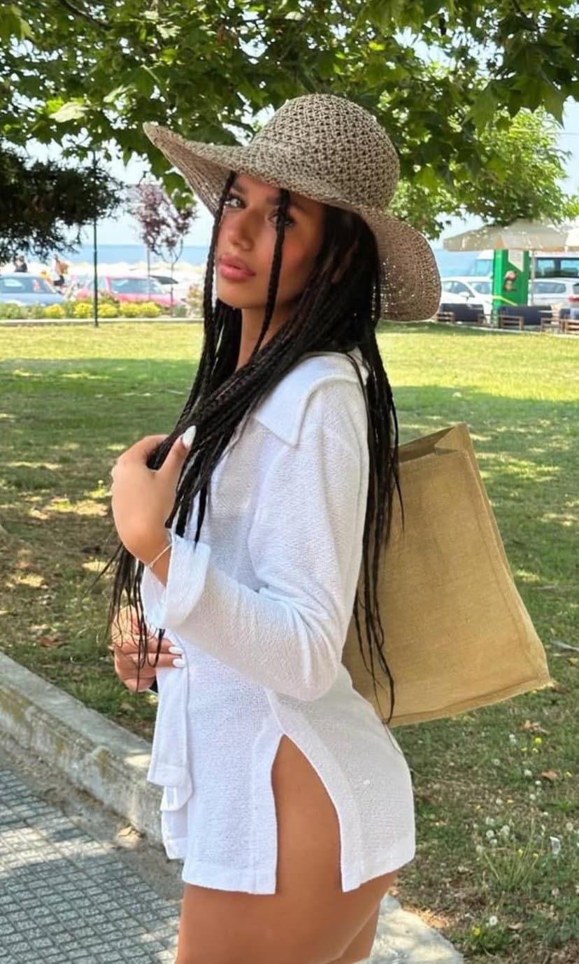 feeding IRL teen college sluts for tribs, dm me here or on kik: gabert1257