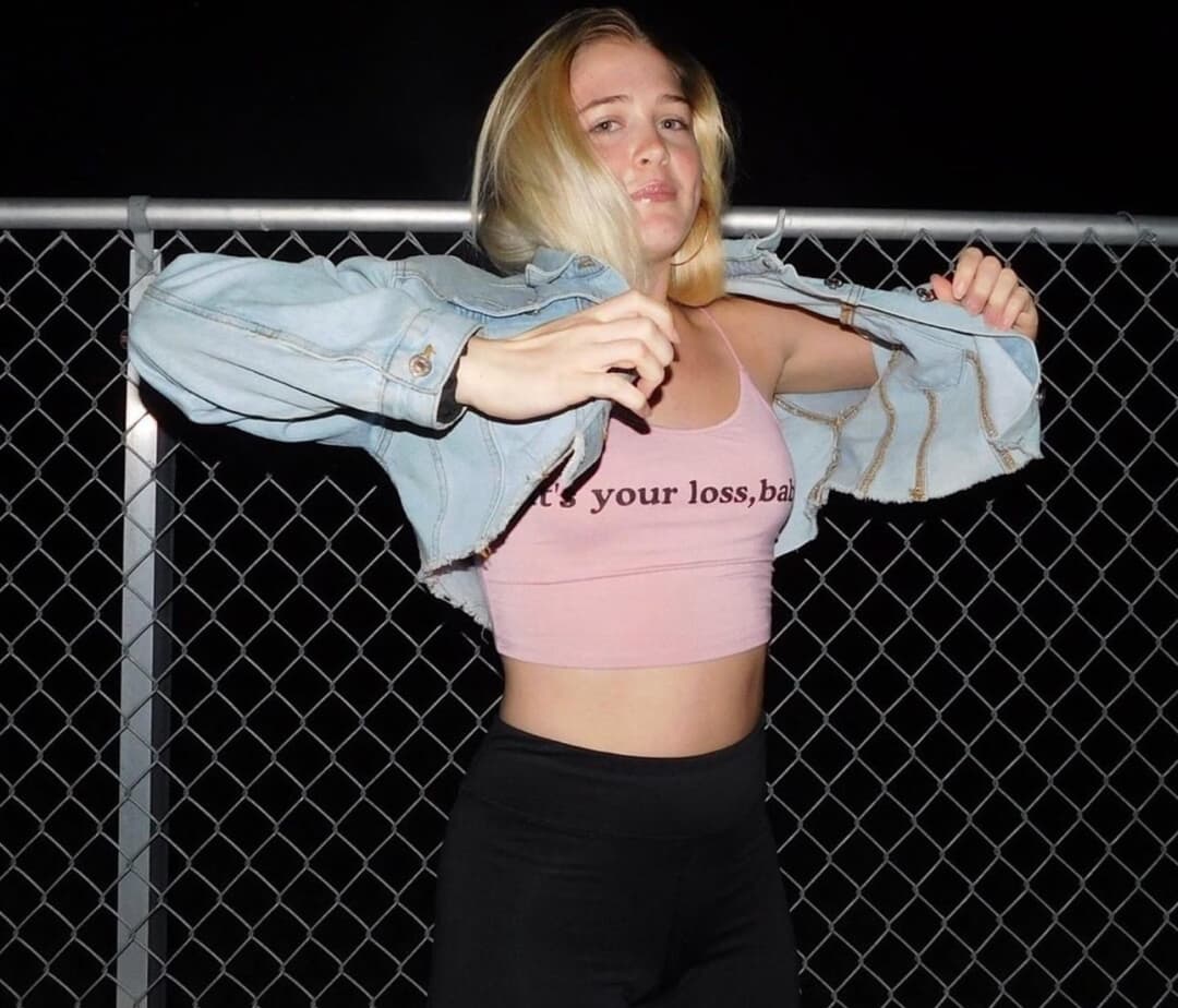 Keep that ass locked up in tights for gooner use